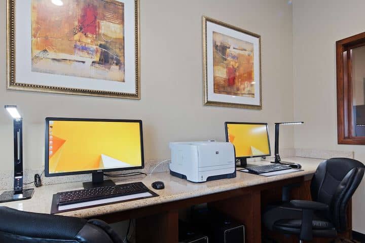 Business Center 19 of 20